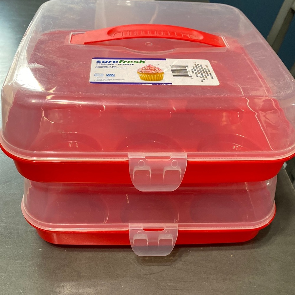 Cupcake container with lid